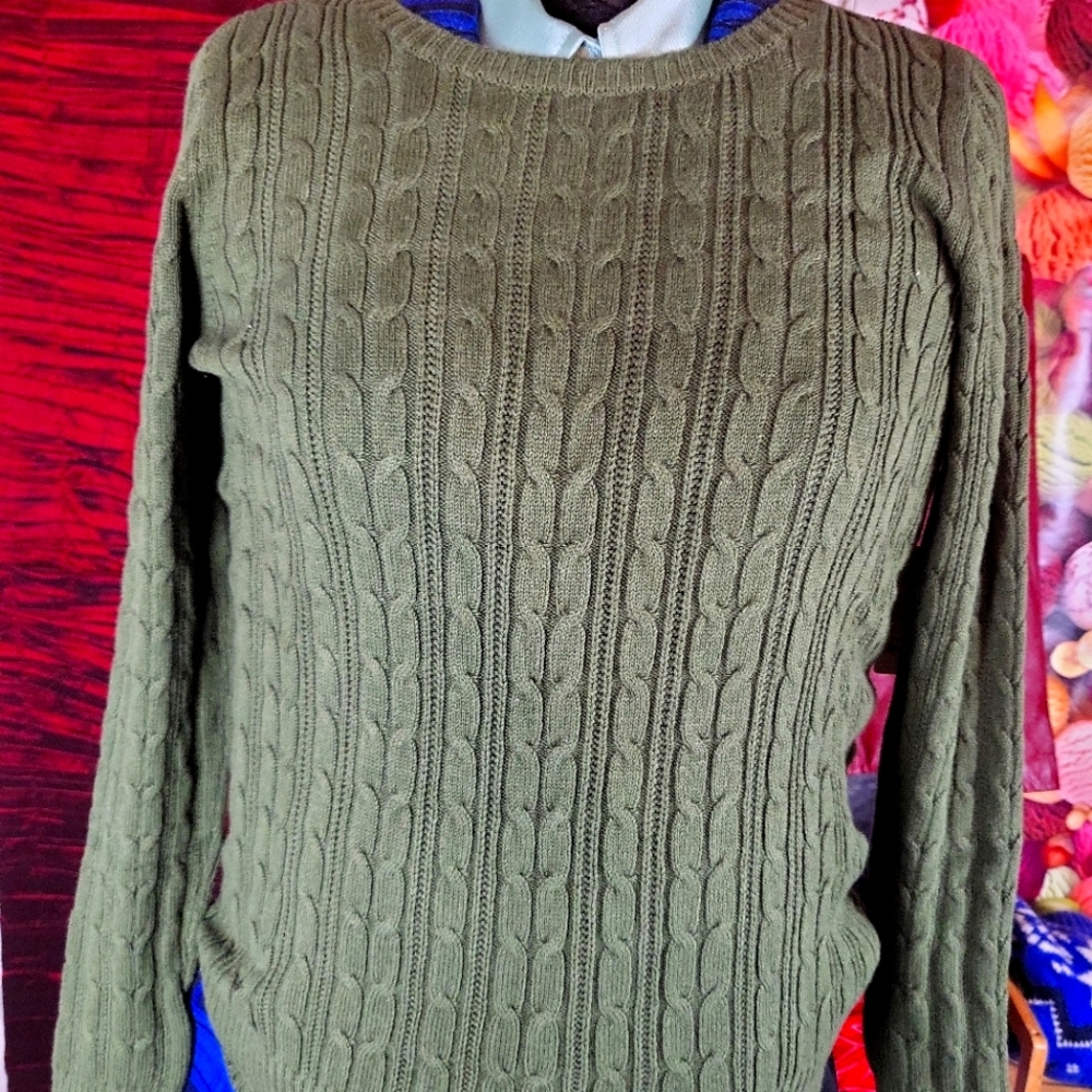 NEUTRAL OLIVE GREEN ST. JOHNS JOHN'S BAY CABLE KNIT MEDIUM M TALL SWEATER